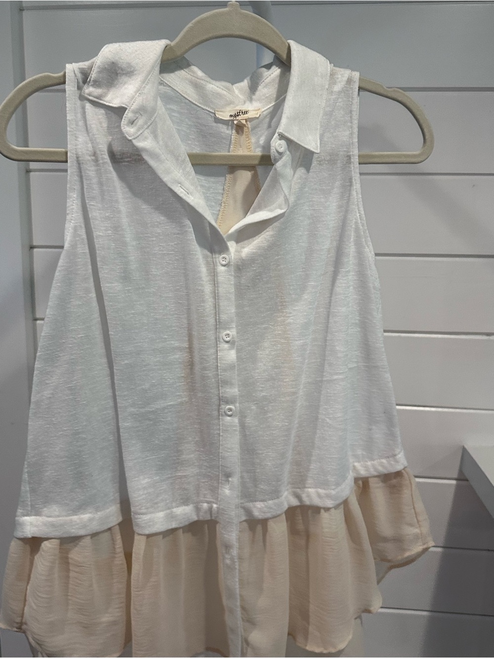 Mystree White Sleeveless Button-Front Ruffle Hem Blouse with Cream Panel